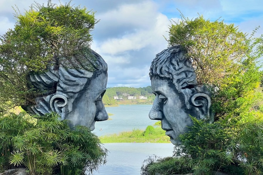 Like the eternal love of K’lang and H’Biang, the lake stretches on endlessly