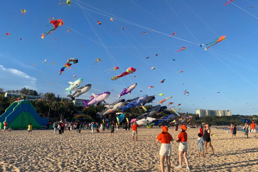 The steady sea breeze at Cam Binh Beach makes it a perfect spot for kite flying