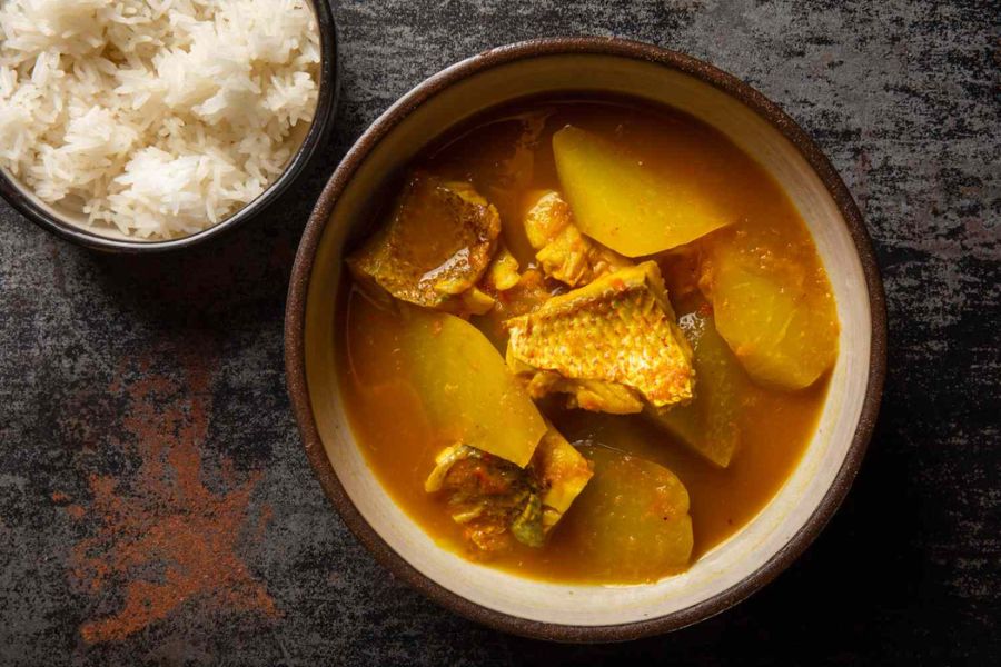 Its intense sour and spicy profile makes Gaeng Som a staple dish along Thailand’s southern coast