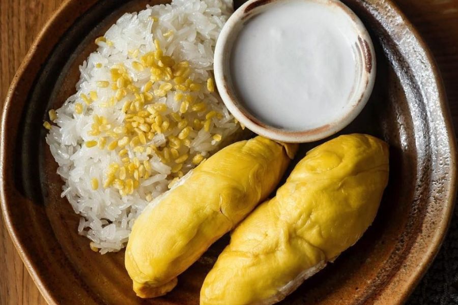 Khao Niew Toorien is often featured as a local delicacy