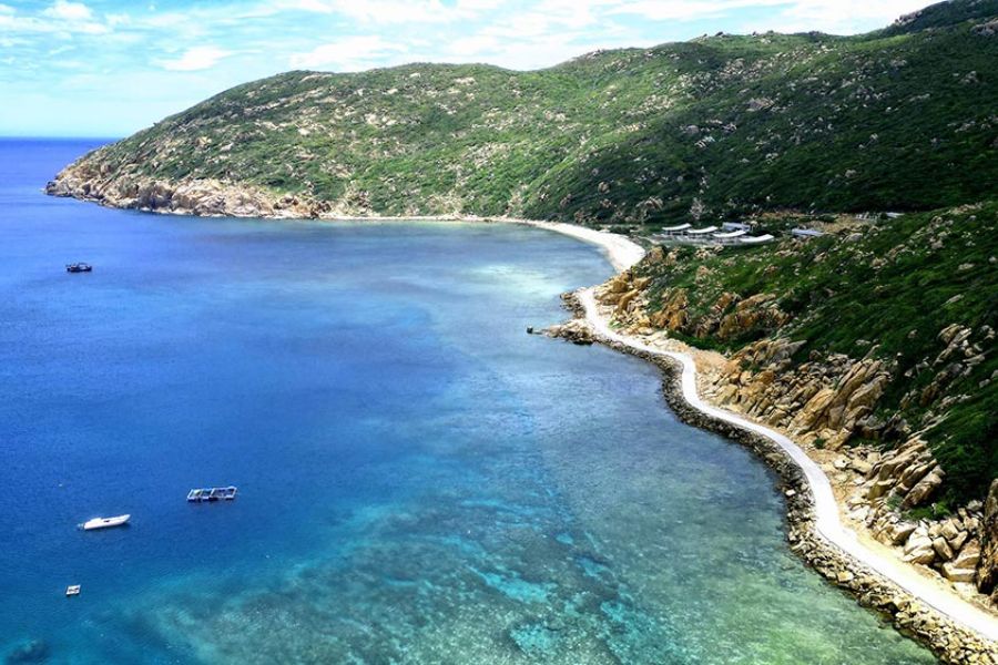 Where is Bai Thung and what makes it special?