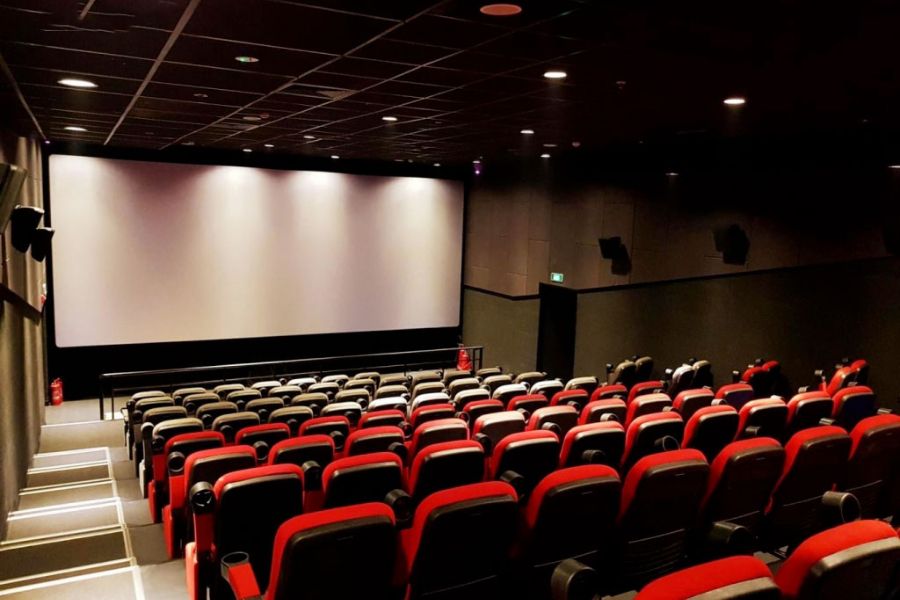 Royal Tribute Before the Movie