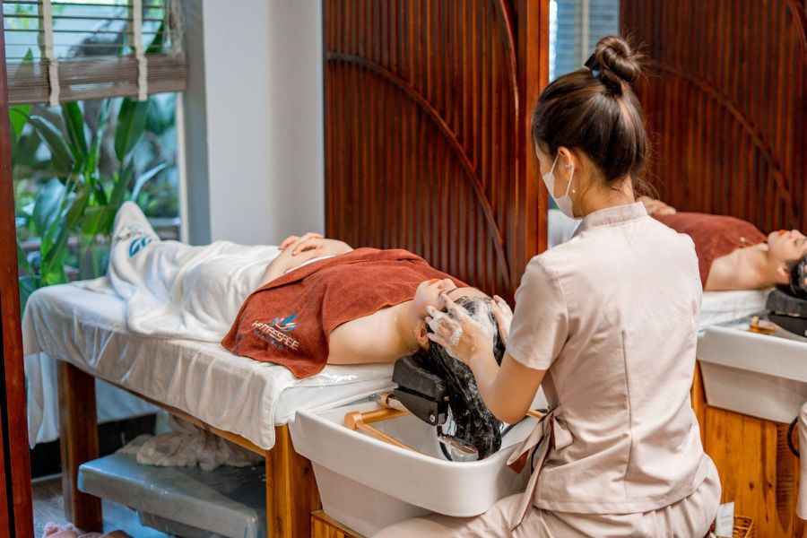 A relaxing shampoo and head massage with surprisingly budget-friendly