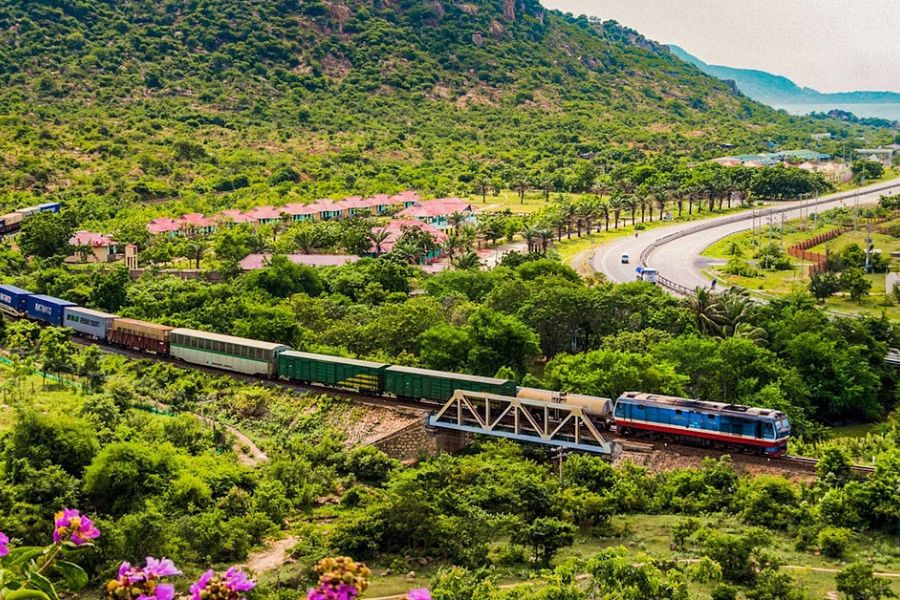The North-South Railway, stretching over 1,726 kilometers between Hanoi and Ho Chi Minh City