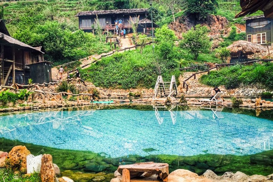 The hot mineral pool is undoubtedly a highlight not to be missed when visiting Tram Tau