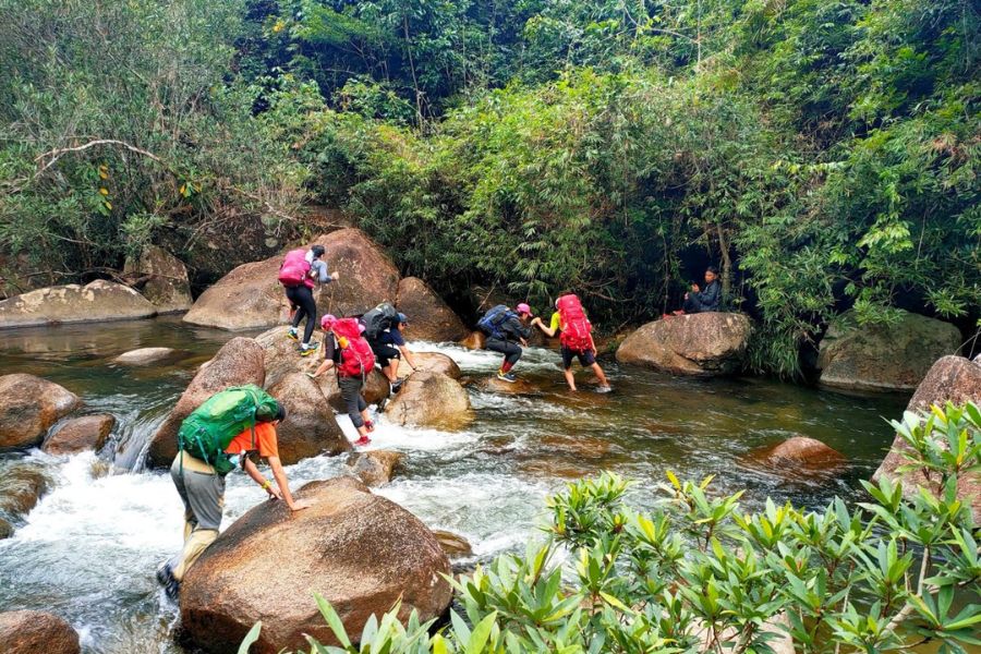 The trail leading to the base of Ta Gu Waterfall is only about 200 meters long