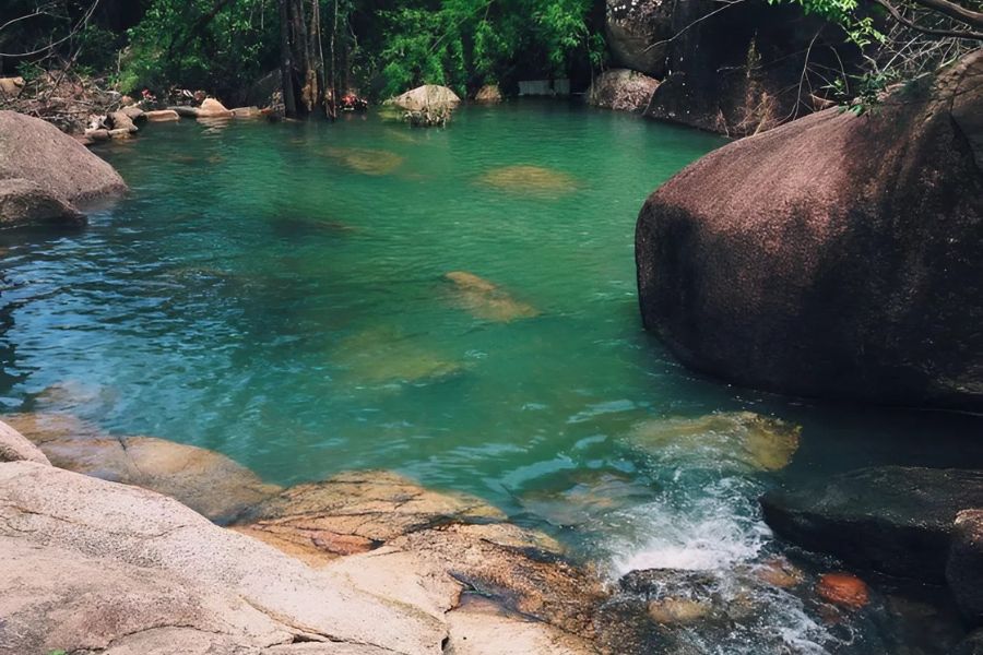 One of the biggest advantages of Suoi Da is that there’s no entrance fee. 