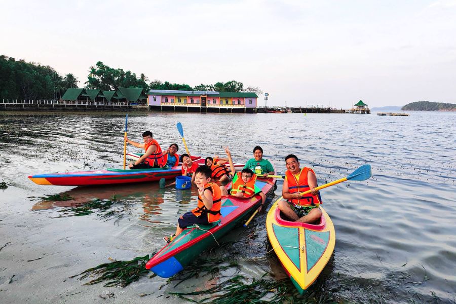 One of the most popular experiences is kayaking around the three islands