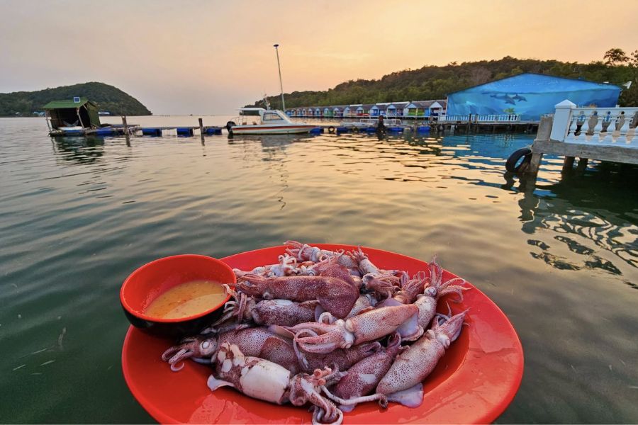 A Seafood Feast at Ba Hon Dam