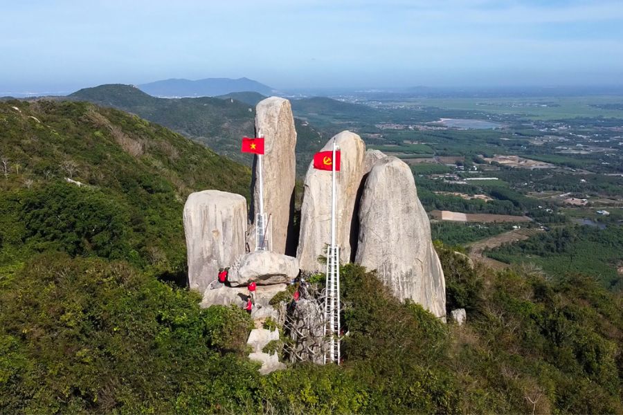 Minh Dam Mountain