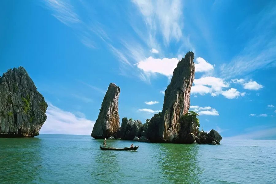 Hon Phu Tu - The Symbol of Father and Son