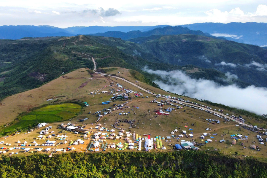 Set up your tent on the grassy hills and watch the sunrise through a sea of clouds
