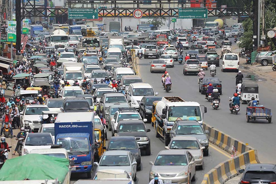 Cambodian traffic is quite chaotic to expats