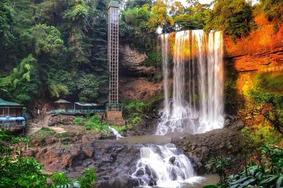 Dambri Waterfall 