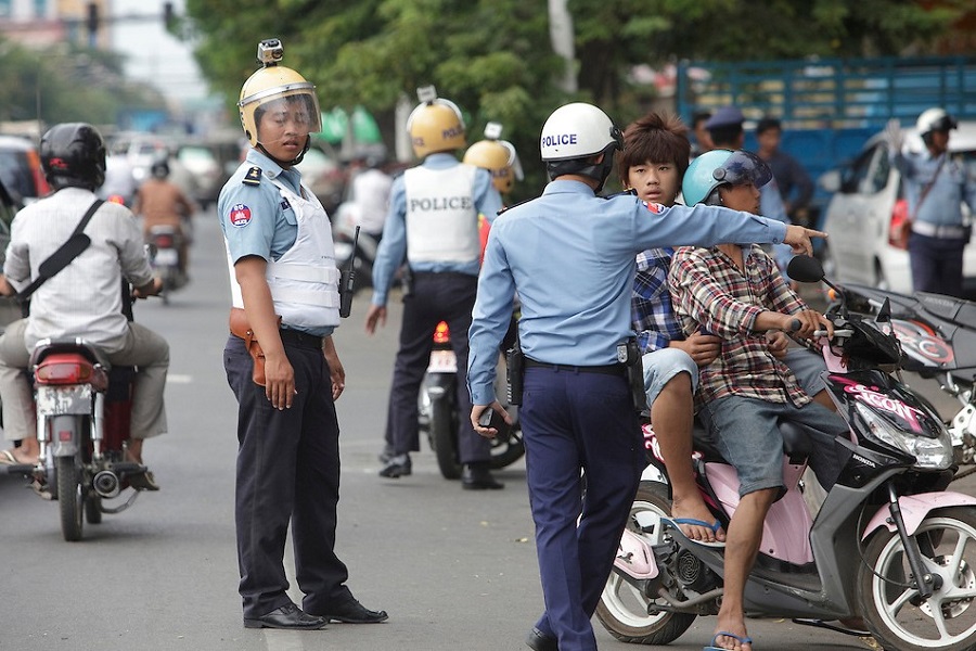 Follow the police’s instructions if you’re stopped