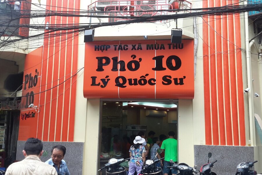 10 Ly Quoc Su Street at the main address is always packed with customers