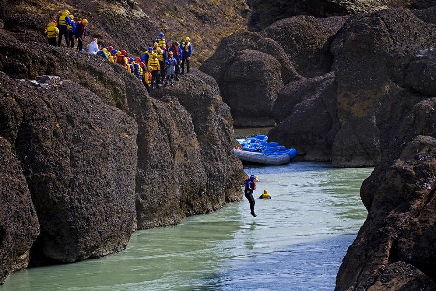 Many thrilling games await you in Koh Phi Phi