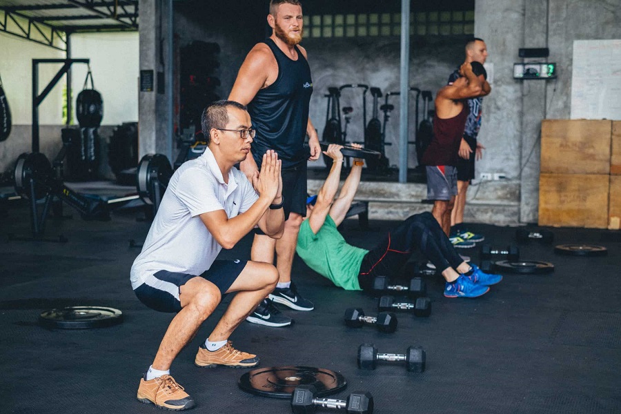 Weight loss retreat often combines exercise routines, healthy diets, and personalized coaching