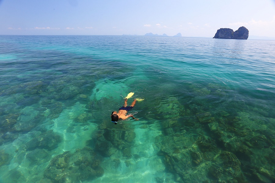 The crystal clear water in Koh Ngai charms tourists and maximizes the experience