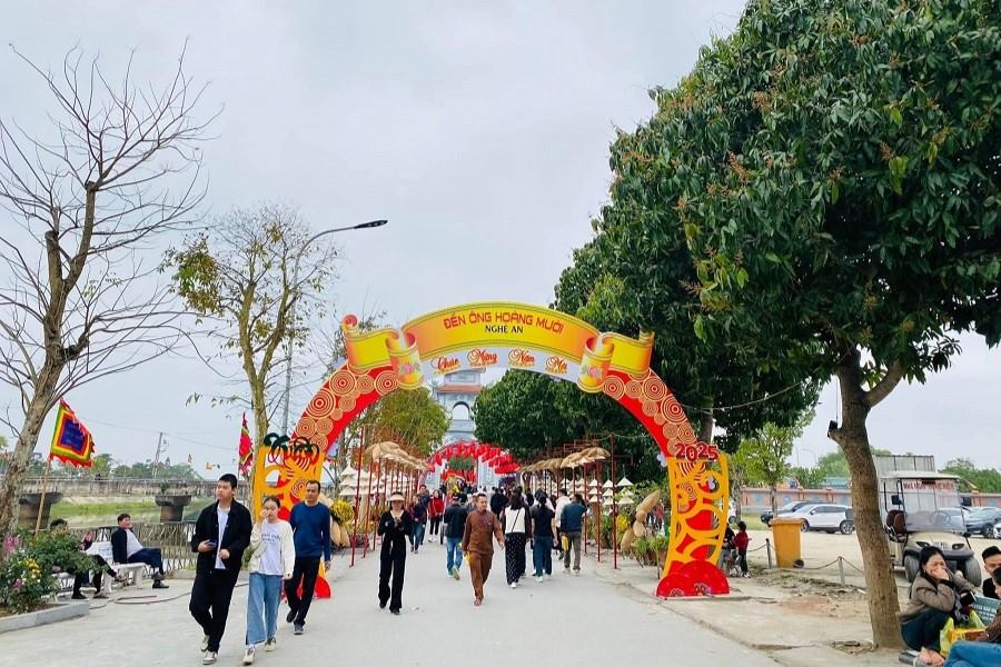 The temple is set up to welcome tourists on the New Year occasion