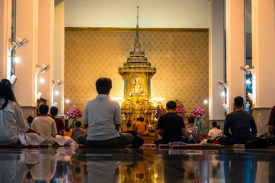 At Wat Mahathat, meditation is available without a long retreat, unless you prefer otherwise