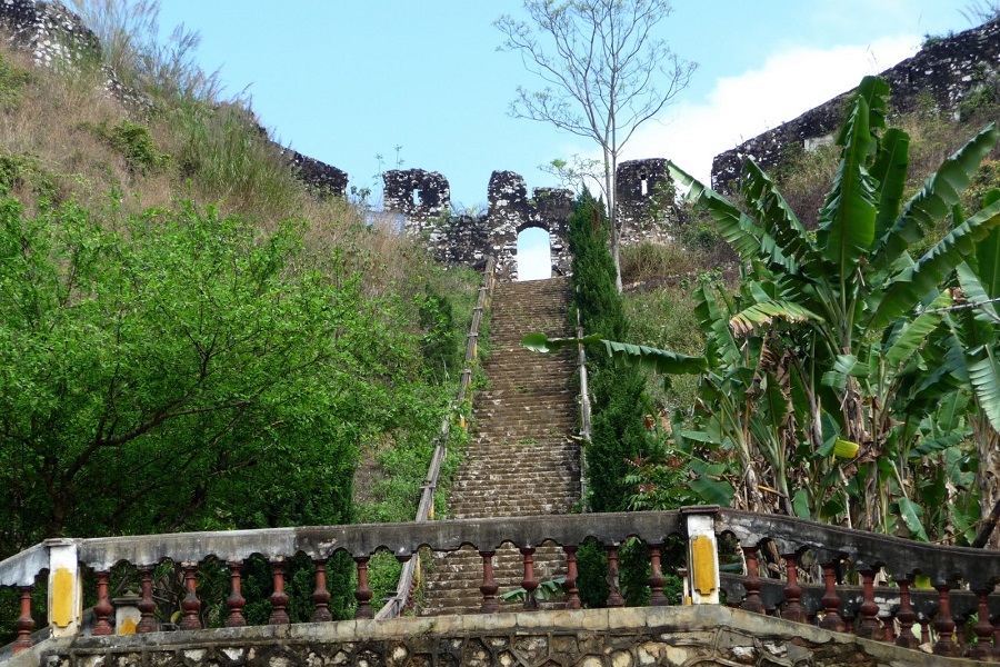 Summer and fall are ideal times to visit the fortress