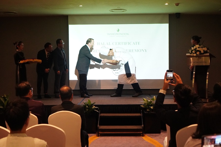 InterContinental Landmark 72, being the first hotel in Hanoi, obtained the Halal certification