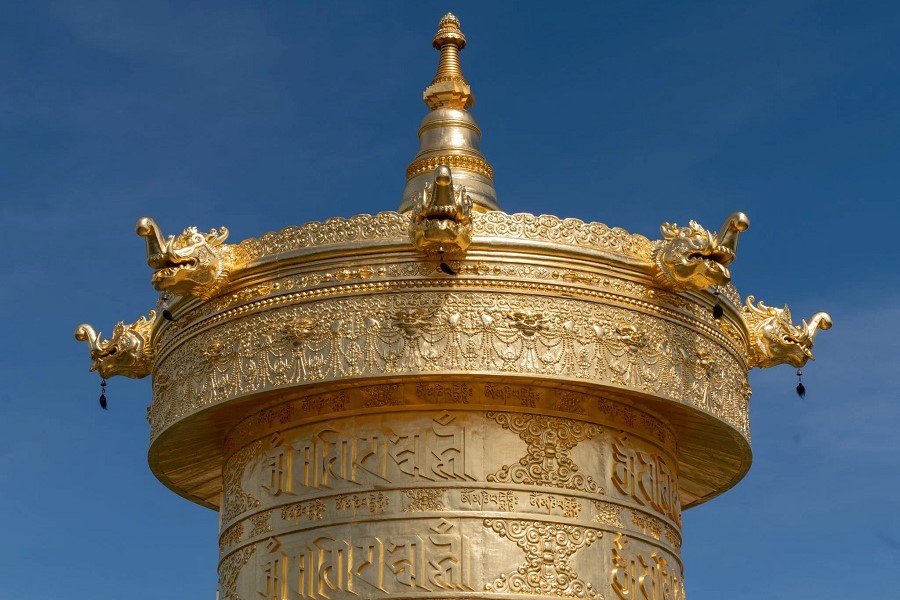 The large parasol and the Kadam Stupa on top