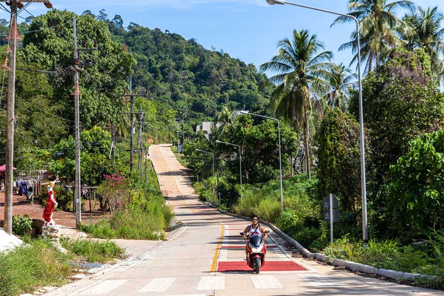 Strolling along the main streets - Koh Lanta