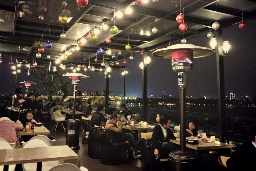 Degrees chill rooftop cafe in Hanoi