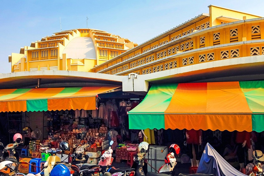 There are several ways to reach Phnom Penh Central Market