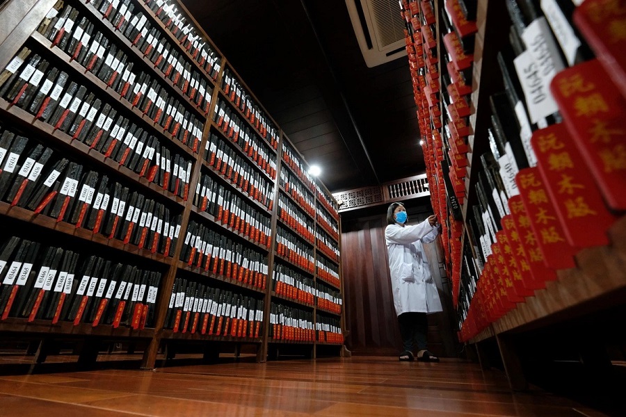 The Nguyen Dynasty Woodblock Area reserves more than 34,000 artifacts