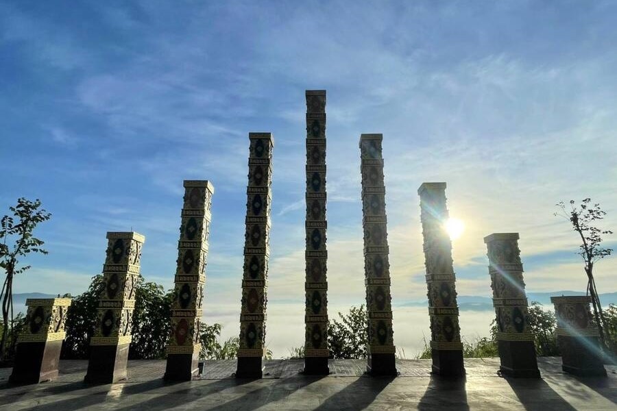The Himalayan Columns represent the Himalayan mountains