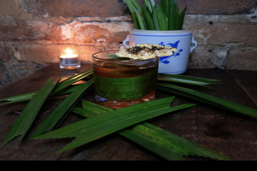 This aromatic cocktail is a Malaysian twist on the classic Negroni - Photo: PS150