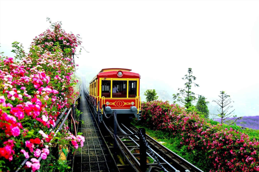 Take a train from Hanoi to Sapa