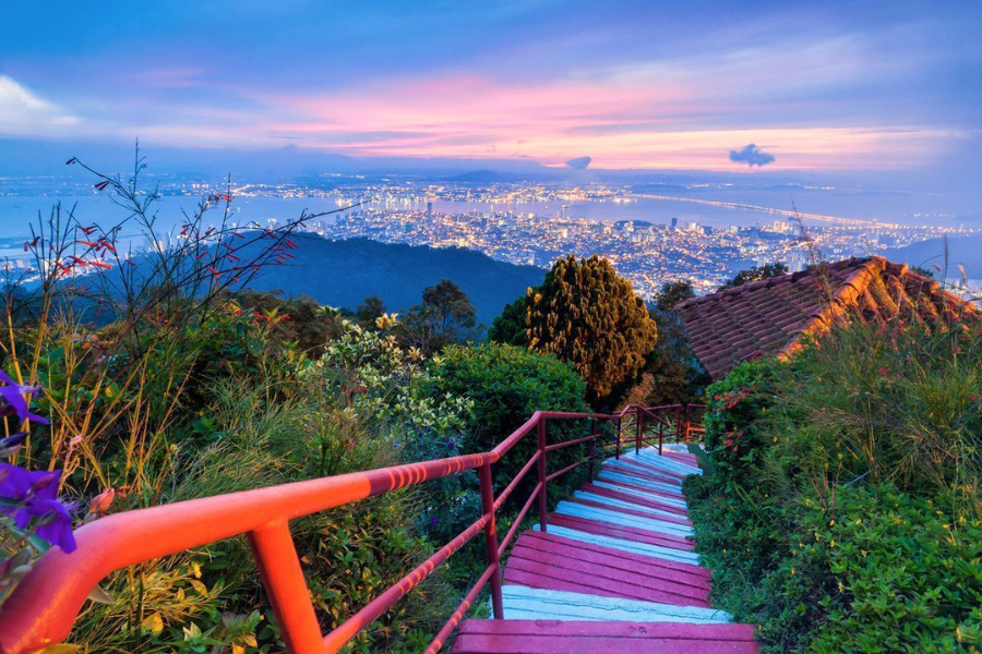 Penang is an excellent choice for a holiday family seeking both relaxation and cultural discovery