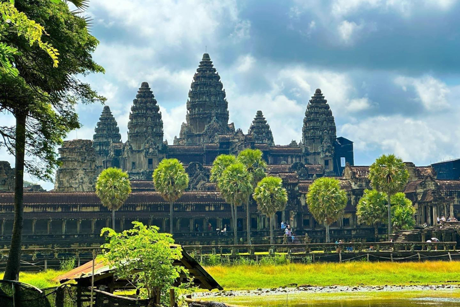 age and construction of Angkor Wat 