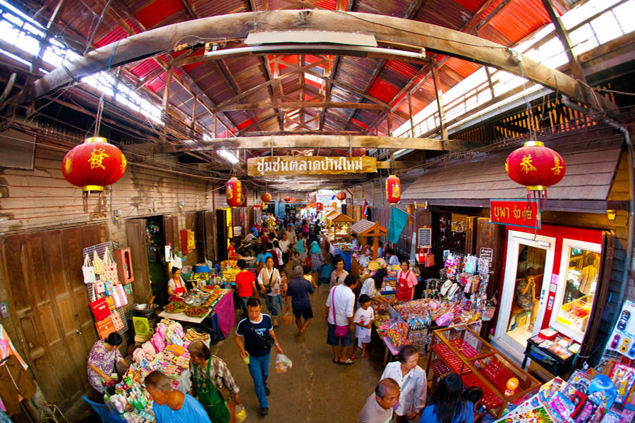 Baan Mai Riverside Market