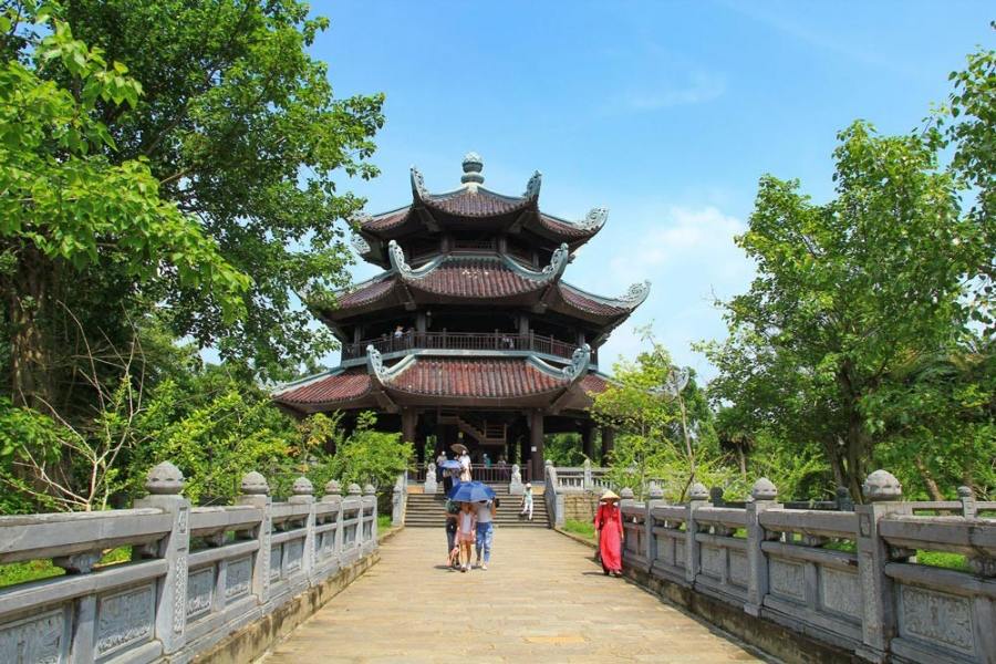 The Bell Tower in Ninh Binh is one of the tourist attractions situated within the premises of the New Bai Dinh Pagoda