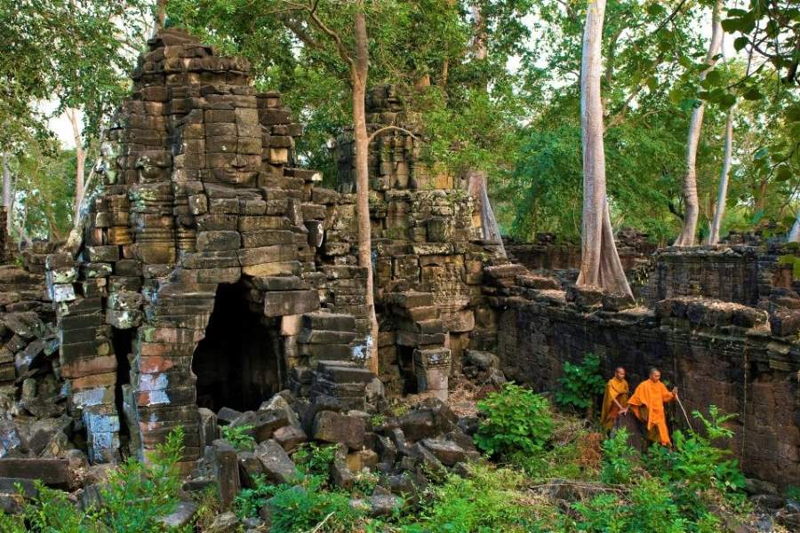 The best time to visit the Banteay Chhmar Temple Complex is during the dry season