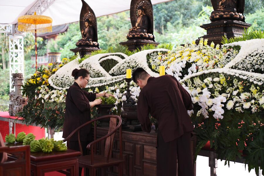 Buddhist devotees are preparing for a ceremony at the pagoda. Source: Dia Tang Phi Lai Facebook Fanpage