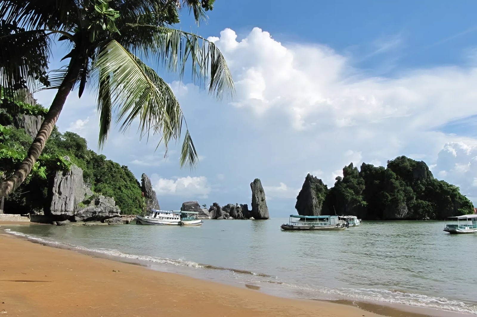 Bai Duong Beach -  A Paradise for Relaxation