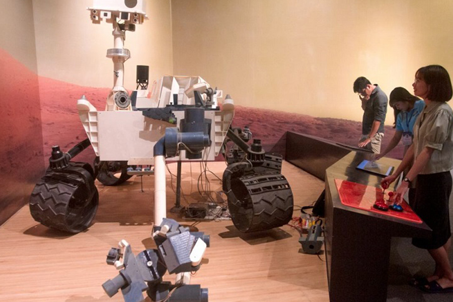 Journey to Mars – Interactive Robot Exhibit