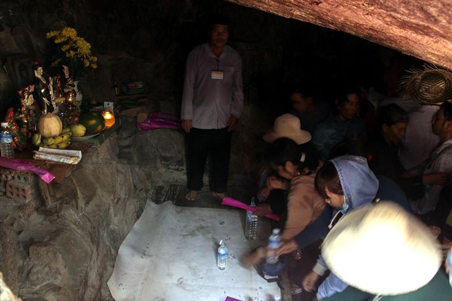 Inside the TO cave where Zen master Ong Nui once practiced.