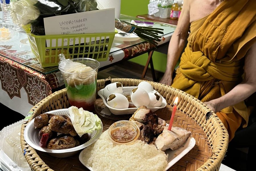 Boun Khao Salak offerings