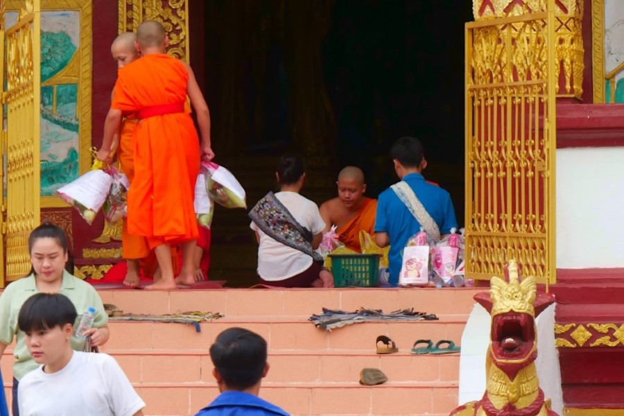 Boun Khao Salak offerings to the monks