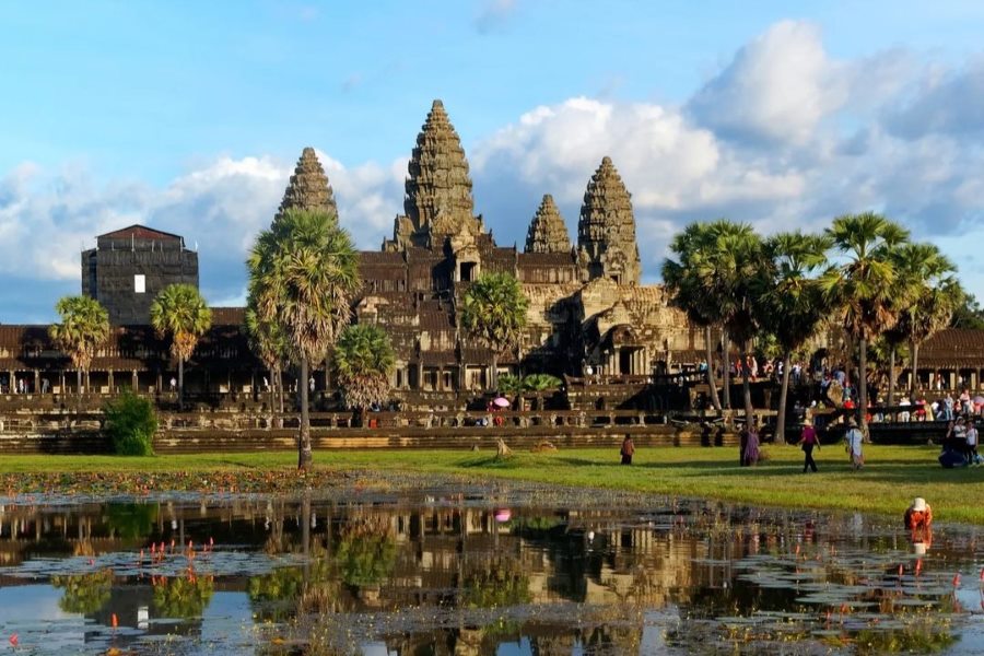 Cambodia is a travel destination that combines rich culture and natural wonders (Cre: fivicontrer)