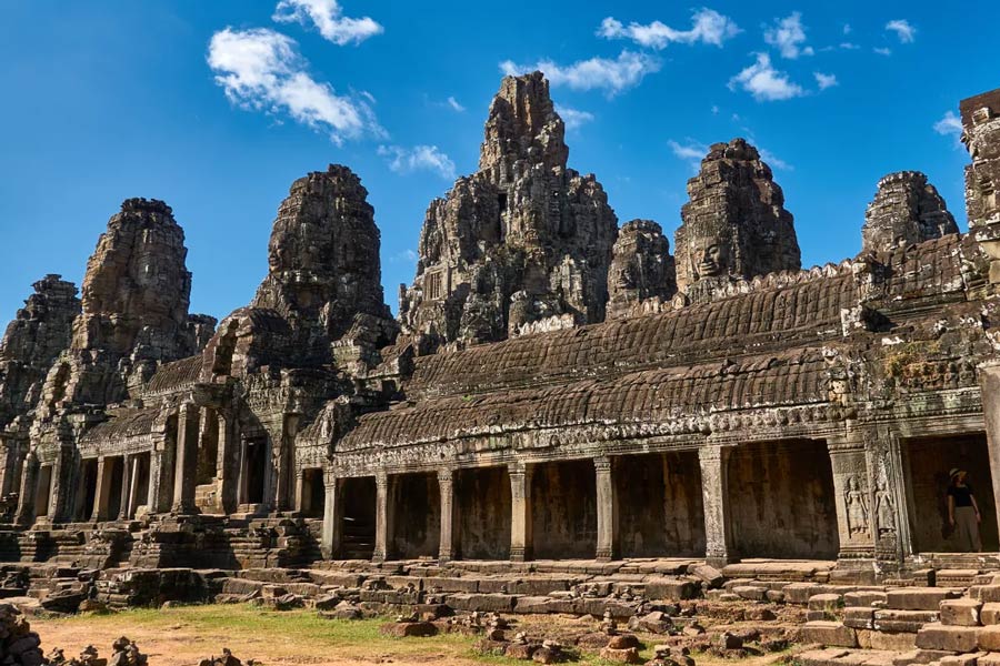 The central sanctuary of Bayon Temple stands as a profound architectural and symbolic focal point within the temple complex