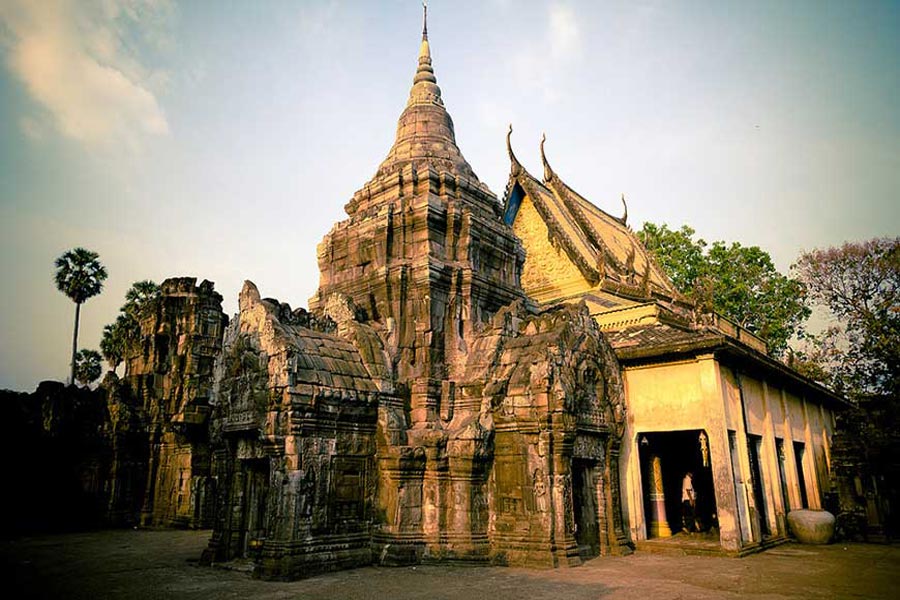 Visit Wat Nokor - Kampong Cham