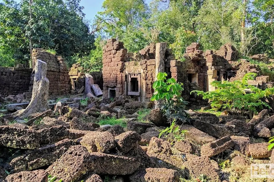 Visitors exploring Prasat Krau Romeas can appreciate the craftsmanship of the ancient Khmer builders and gain insights into the religious practices and artistic expressions of the Angkor period